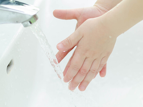 Rửa tay bằng tinh dầu có khả năng kháng khuẩn rất tốt